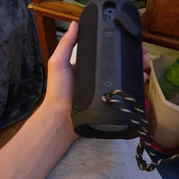 This is a 1 year old job full conditioned and includes charger and box - Picture 4 of 4